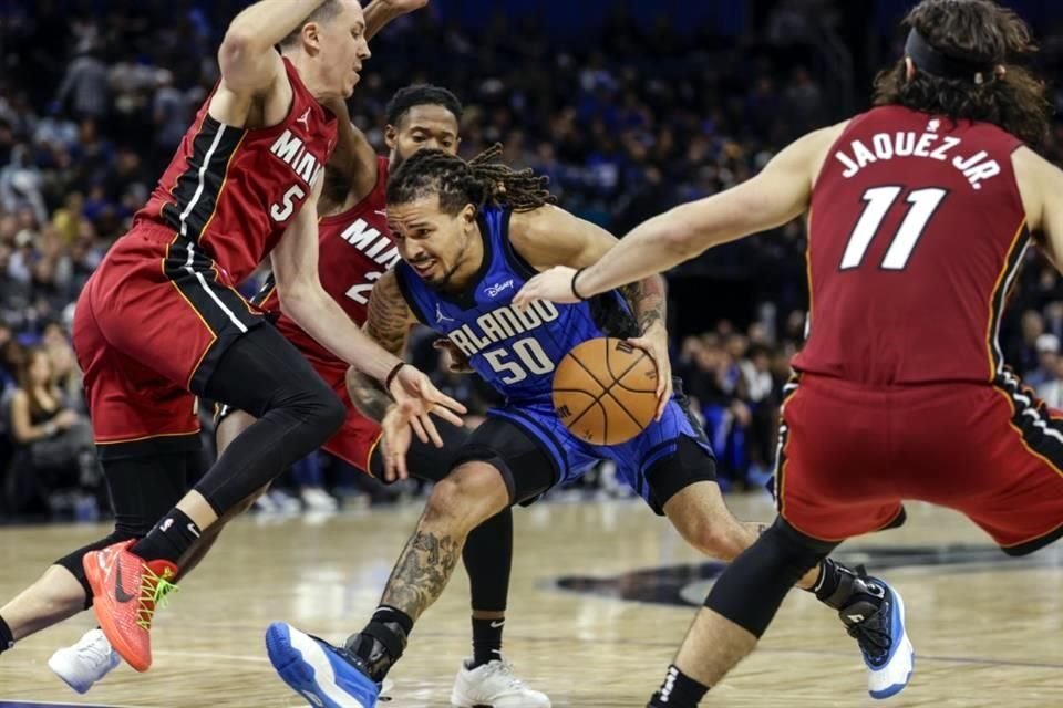 El mexicano suma minutos con el Heat.