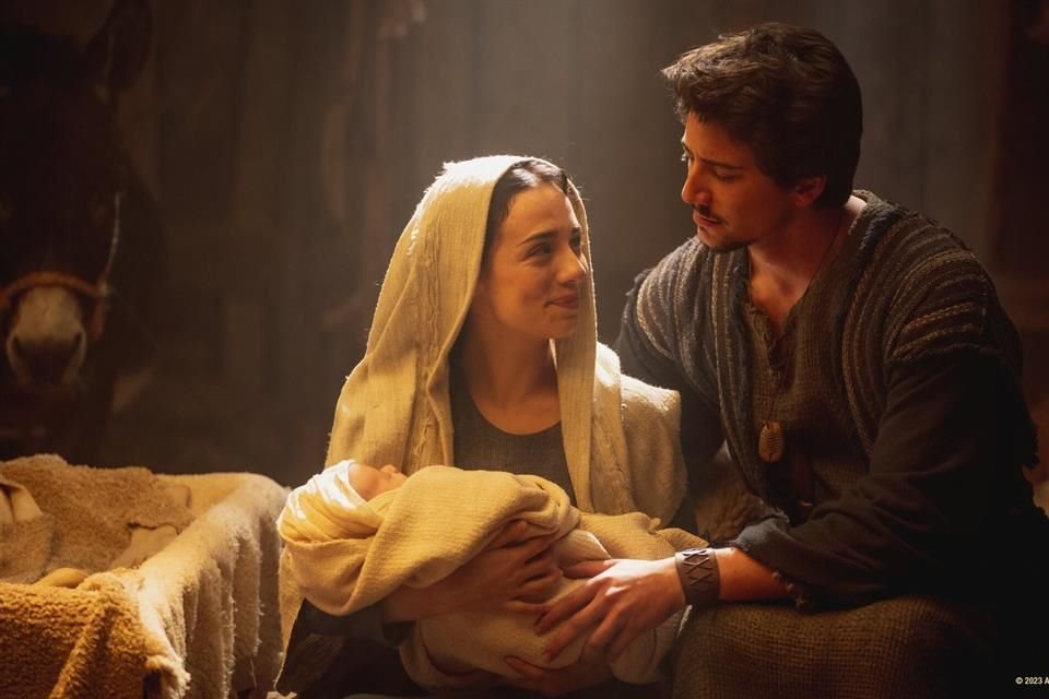 En el musical, que ya está en cines, la mexicana da vida a María y el estadounidense Milo Manheim a José.