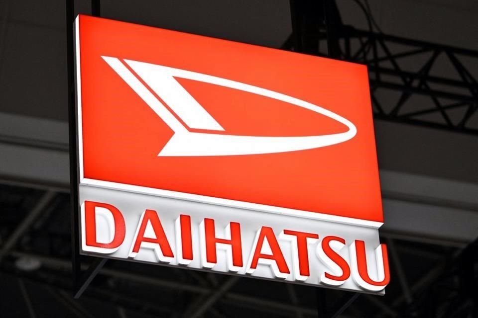 Daihatsu dijo el miércoles que suspenderá los envíos de todos los modelos de automóviles en Japón y el extranjero, tras conocerse que había manipulado pruebas de seguridad.