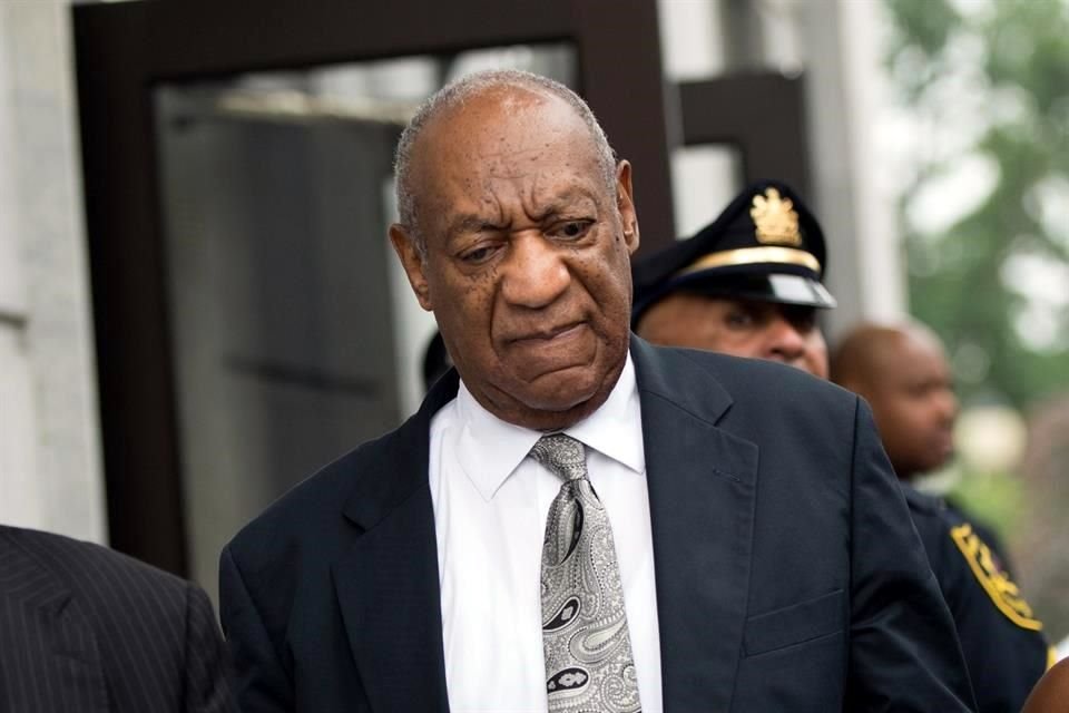 Un tribunal de Estados Unidos anuló la condena del comediante Bill Cosby por delitos sexuales; aún no se sabe cuándo lo liberarán.