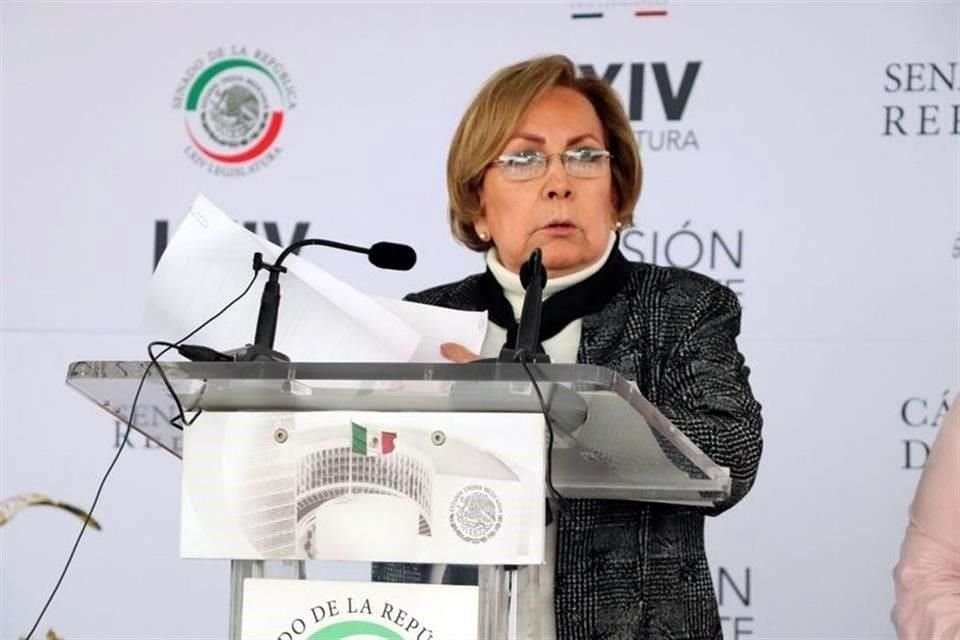 La senadora de Morena Guadalupe Covarrubias entregó el proyecto a Ricardo Monreal.