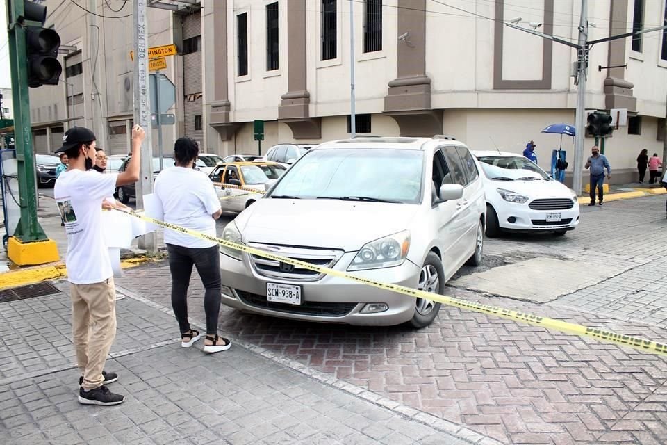 El cierre obligó a conductores que circulaban por la zona a retornarse en contra por la calle Zaragoza para incorporarse a Washington.