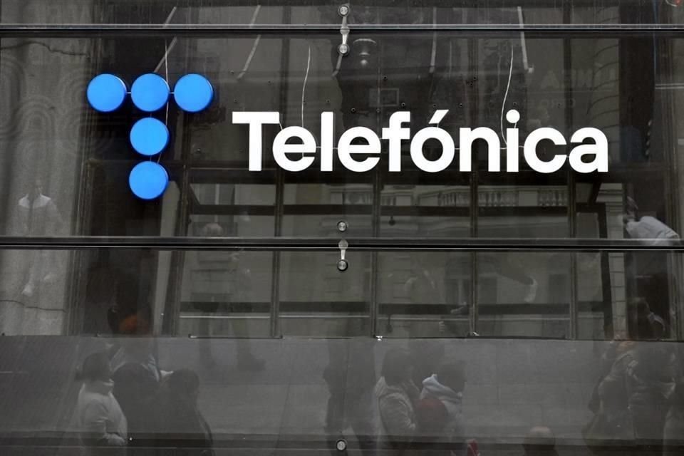 Telefónica redujo de 5 mil a 3 mil 400 los despidos que planea realizar en España.