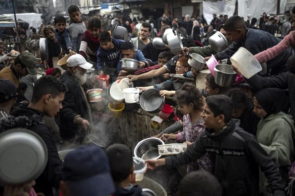 Más de medio millón de personas en Gaza está muriendo de hambre por la cantidad insuficiente de alimentos que entran al enclave, según ONU.