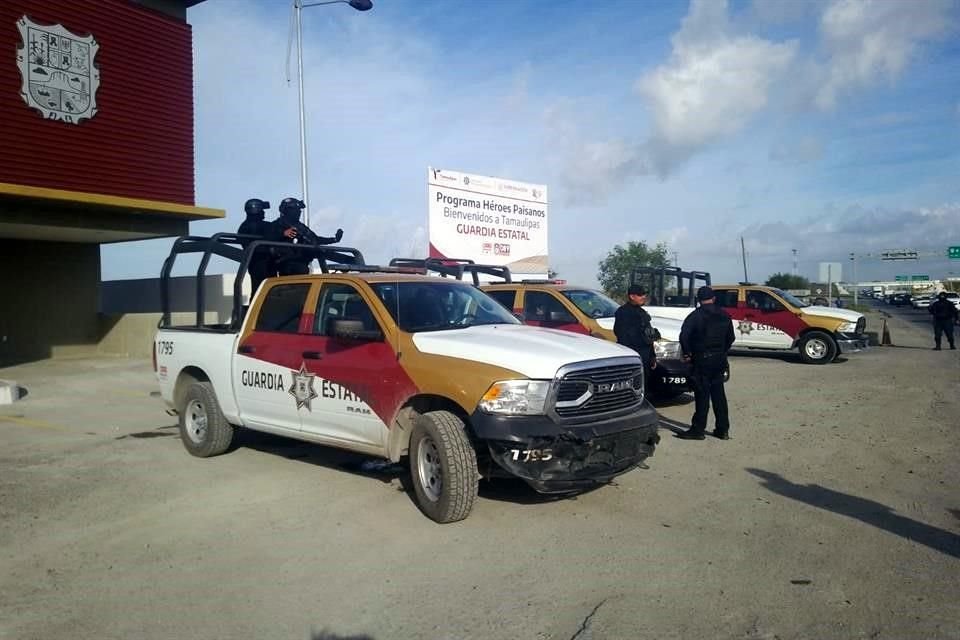 El paso de la caravana de migrantes estuvo vigilado por elementos de la Sedena, Guardia Estatal y Nacional, además de ambulancias de la Cruz Roja.