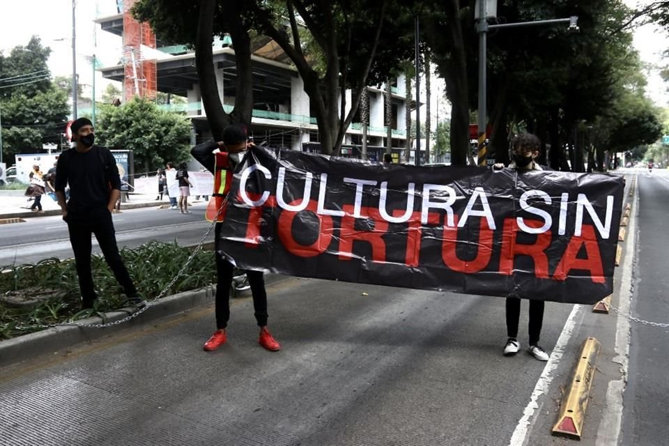 El tema de la tauromaquia ha desatado manifestaciones en la capital, donde existen grupos a favor y en contra de las corridas de toros.