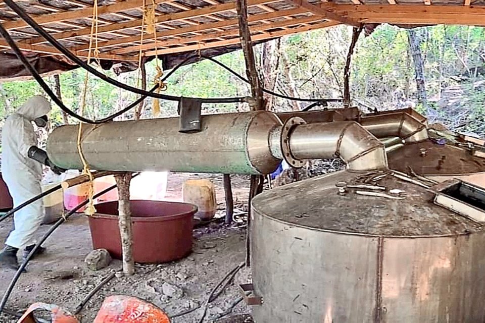 México parece estar asegurando solo un puñado de laboratorios activos de drogas por mes.