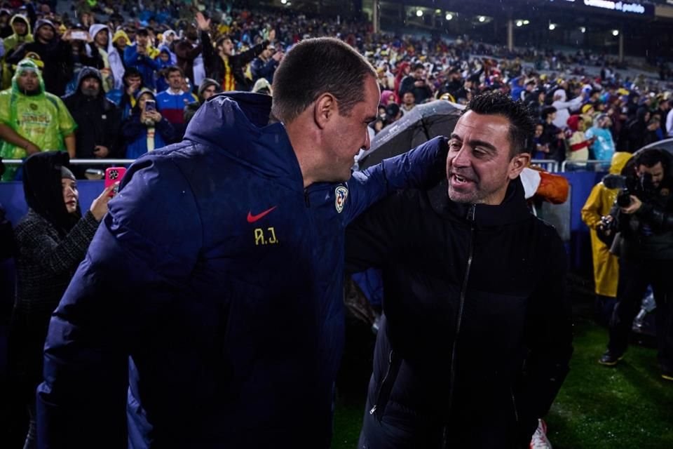 André Jardine y Xavi se saludaron antes del juego.