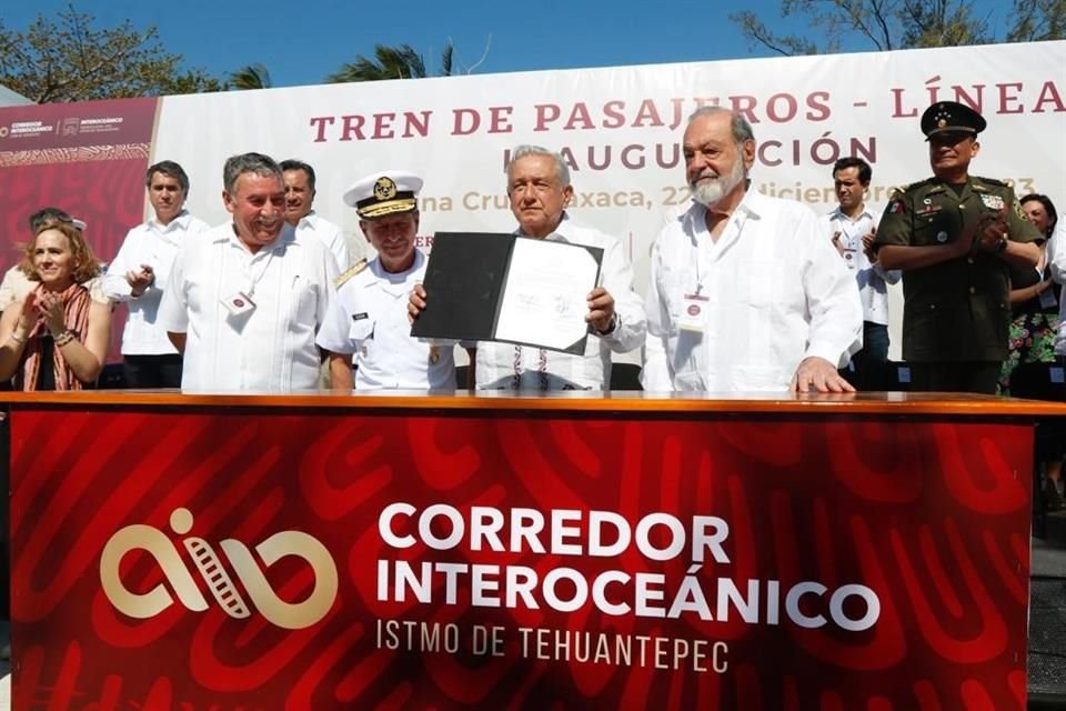 El empresario Carlos Slim estuvo en la inauguración.