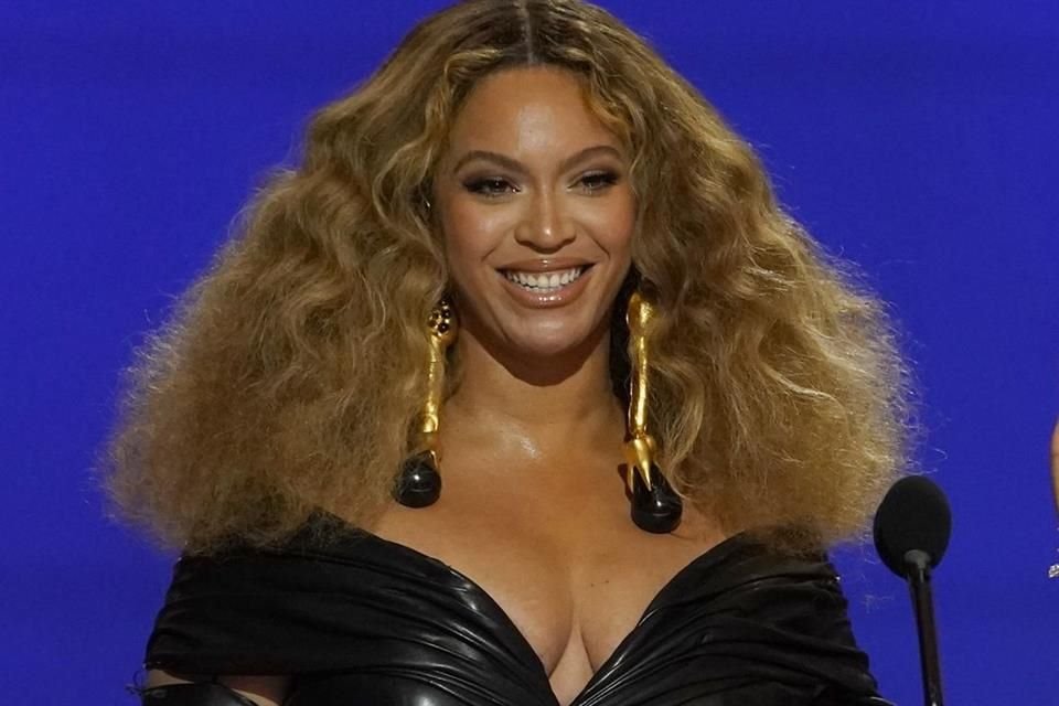 La cantante Beyoncé creó un fondo de 500 mil dólares para apoyar escuelas y salones de cosmetología en Estados Unidos.