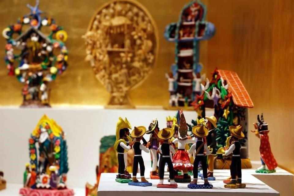 Las obras mexicanas no solo representan figuras del nacimiento de Jesucristo, sino también la arquitectura vernácula, el paisaje, la indumentaria del País o aspectos de la vida cotidiana.