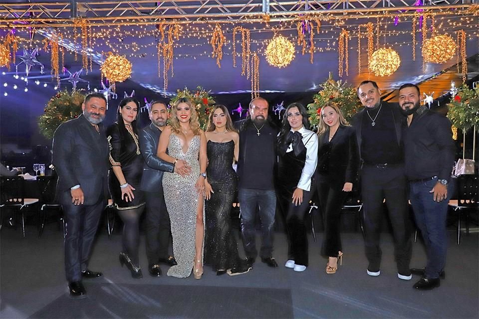Ultra Laboratorios celebra una posada muy mexicana