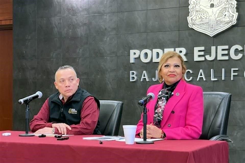 De lado derecho la Fiscal María Elena Andrade y a su lado el Consejero Jurídico de Baja California, Juan José Pon Méndez, en conferencia este viernes.