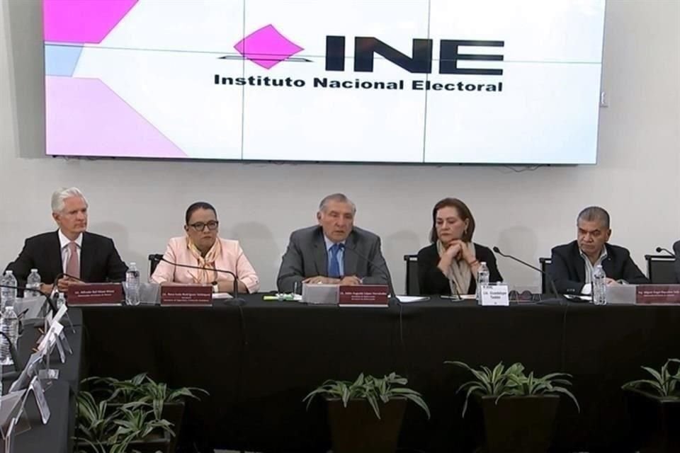 Entre los episodios que agravaron las diferencias al interior del Consejo General del INE, está la reunión con el entonces Secretario de Gobernación, Adán Augusto López Hernández, el 4 de abril.