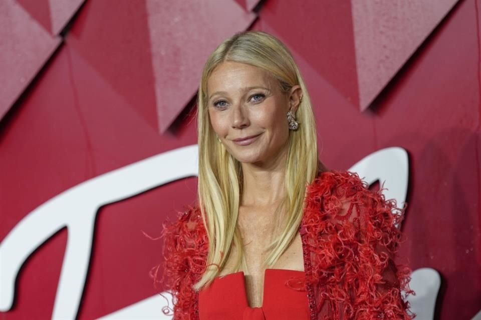 La actriz Gwyneth Paltrow se encuentra disfrutando de unas vacaciones en Cabo San Lucas, junto a sus hijos Apple y Moses.