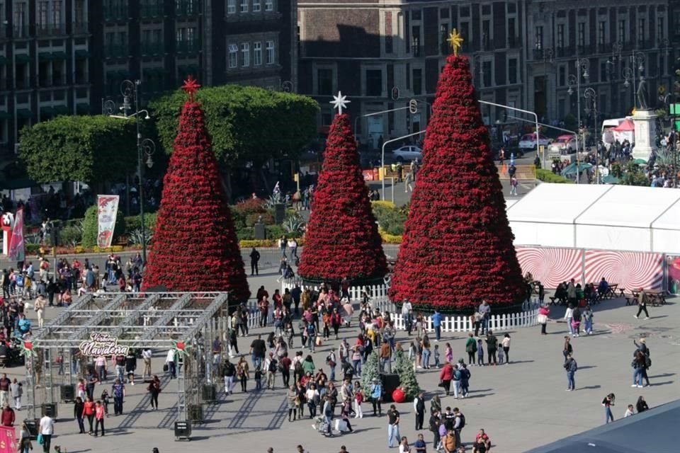 El ambiente navideño está presente en diferentes puntos del Centro Histórico, así es como se ve la Villa Navideña.