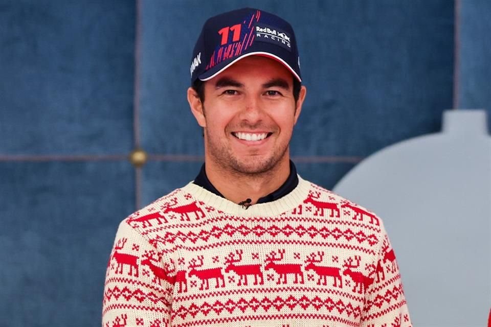 El piloto mexicano Sergio Pérez no dejó pasar la oportunidad de mandar un mensaje para todos sus seguidores en esta temporada navideña.