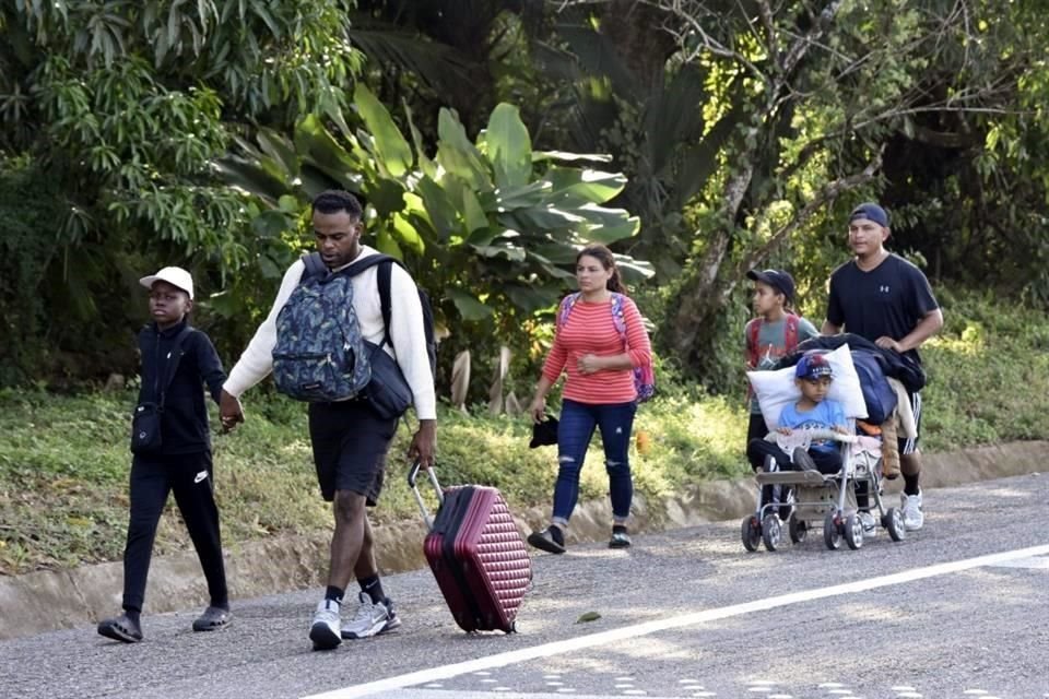 El Presidente dijo que el Congreso se escandaliza por los migrantes, pero no aprueban fondos que atiendan el problema.