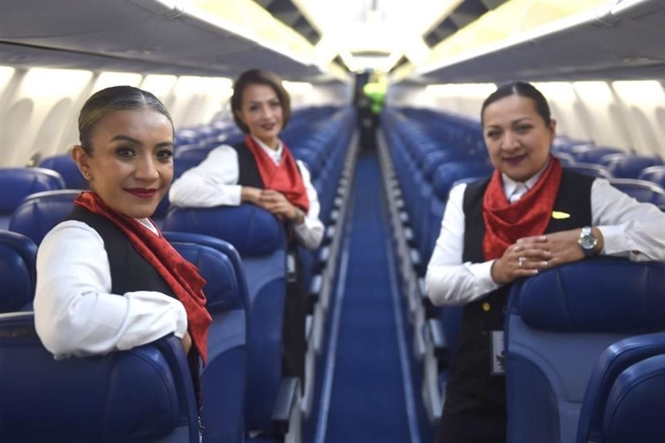 Tripulación del primer vuelo de Mexicana de Aviación.