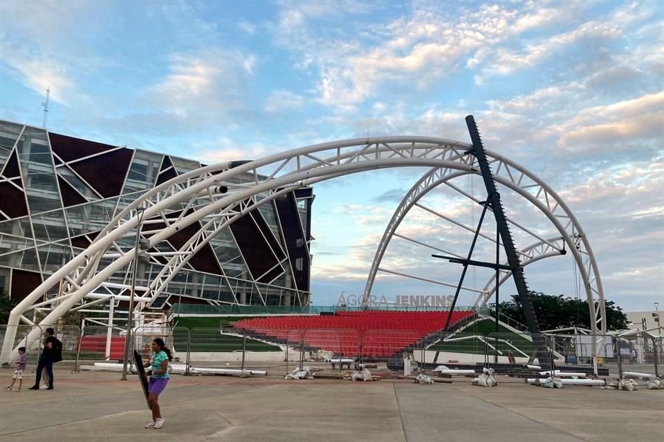 El Ágora Jenkins, en el Centro Cultural Universitario de la UdeG, cuenta ahora con una estructura que la cubre.