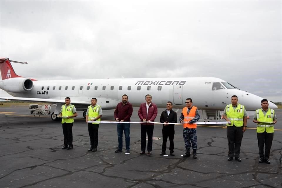 Al menos 50 pasajeros descendieron a las 10:40 horas del Embraer 145 que despegó del Aeropuerto Internacional Felipe Ángeles (AIFA).