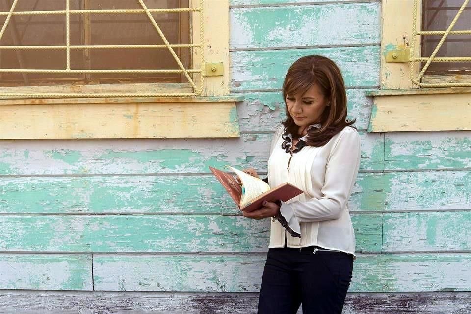 La escritora guatemalteca Gloria Hernández decantó una primera lista de 100 autoras para el libro 'Desde el Centro de América. Miradas Alternativas. Antología de Cuento'.