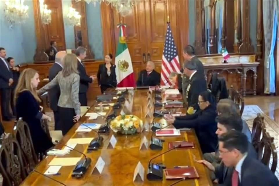 Al iniciar reunión bilateral sobre migración, AMLO presumió a Blinken que México ha puesto en marcha trenes de pasajeros y una aerolínea.