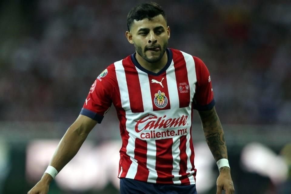 Vega deja a Chivas tras cuatro años.