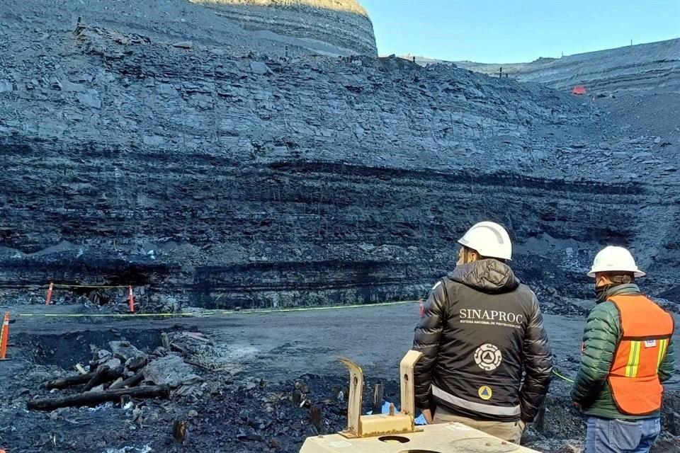 Hasta el momento solamente se han recuperado tres de los 10 cuerpos de los mineros que quedaron atrapados dentro de la mina El Pinabete.