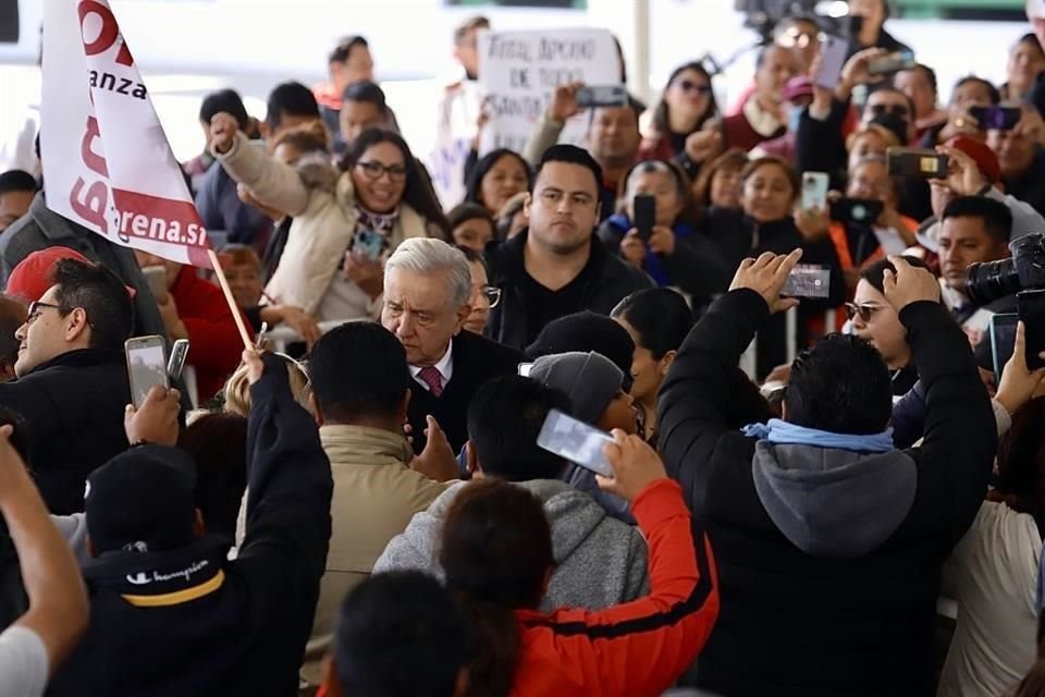 El Presidente López Obrador inauguró este 29 de diciembre la megafarmacia que abastecerá a hospitales y clínicas.