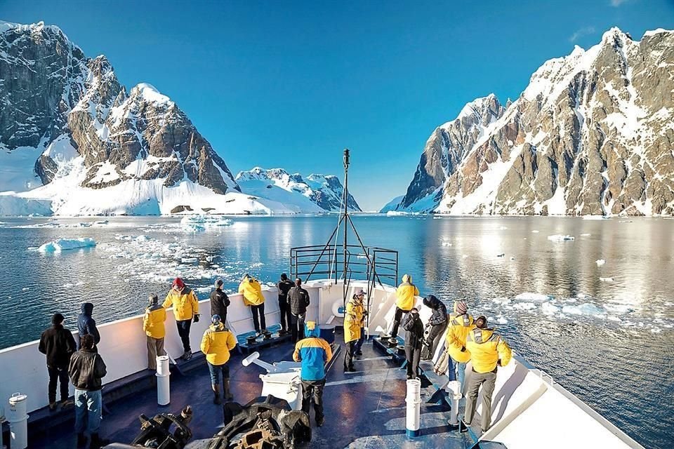 Un crucero a la Antártida.