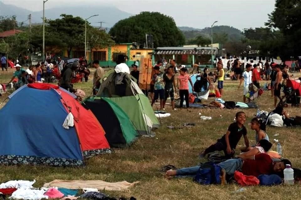 La caravana migrante ubicada en Chiapas pasará el 31 de diciembre en Mapastepec, a la espera de una respuesta del INM para frenar o seguir su avance hacia Oaxaca.