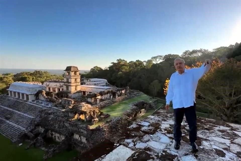 AMLO envió mensaje de Año Nuevo desde  Templo de las Inscripciones en Paleque, Chiapas.