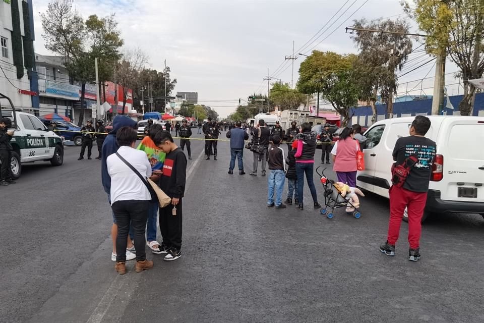 Algunos de los comerciantes optaron por levantar sus puestos ante la inseguridad.