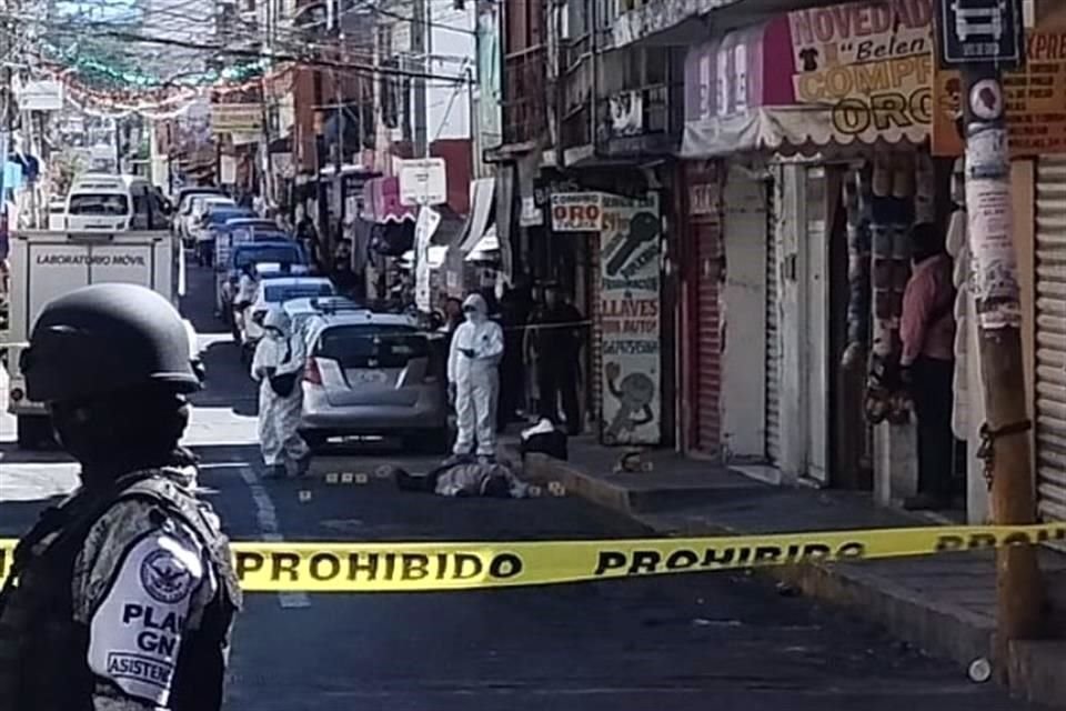 El conductor de una 'combi' fue asesinado en calles del Centro de Chilpancingo, en Guerrero.