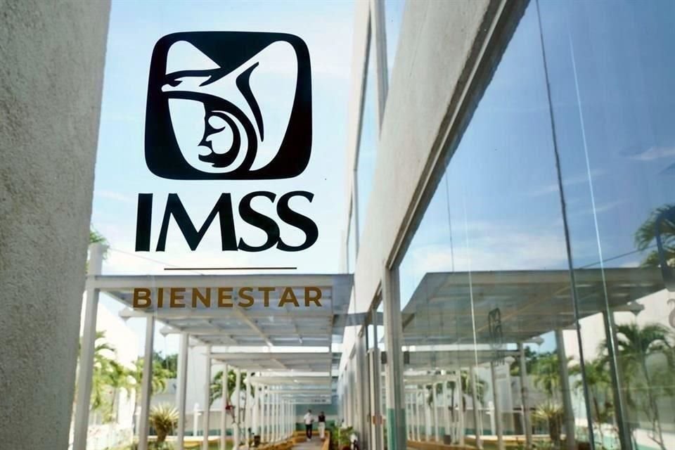 A través del IMSS Bienestar, el Gobierno federal tomará control del personal, de la infraestructura, el equipamiento, los medicamentos y demás insumos, que antes eran manejados por los estados.