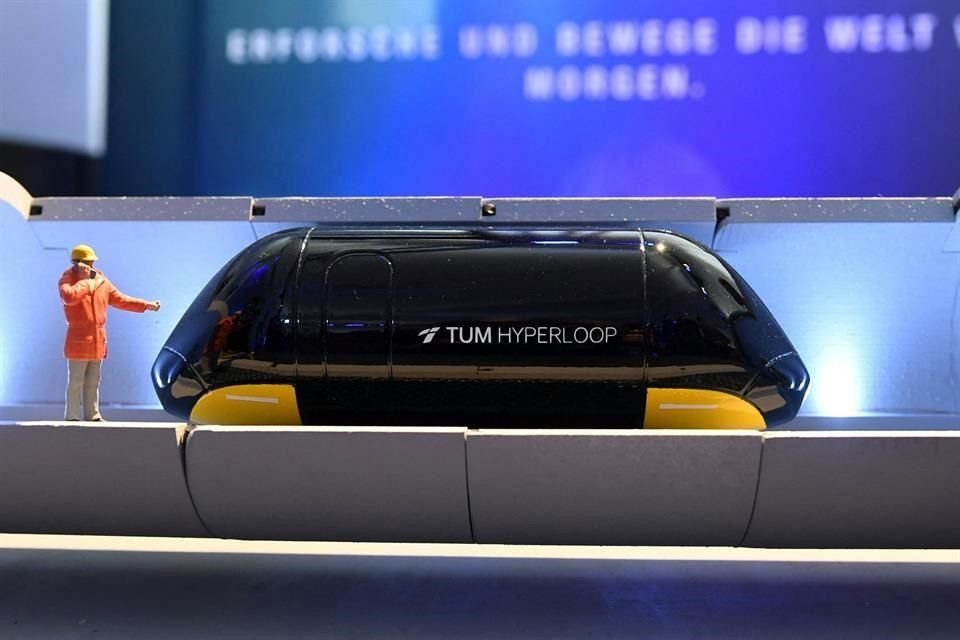 Hyperloop One hizo varias pruebas en el desierto de Nevada a 387 kilómetros por hora. 