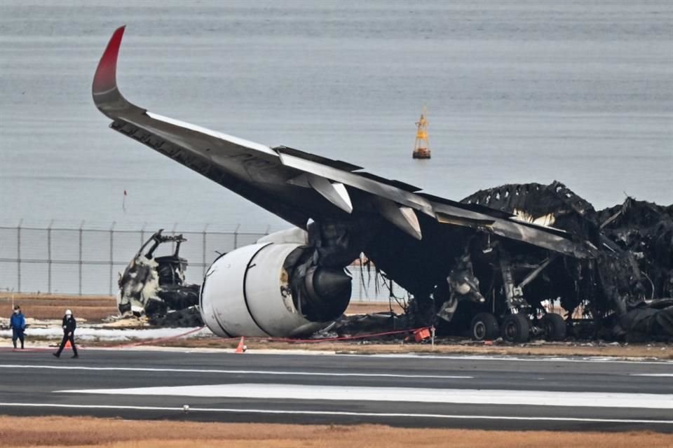 Así quedó el avión de Japan Airlines.