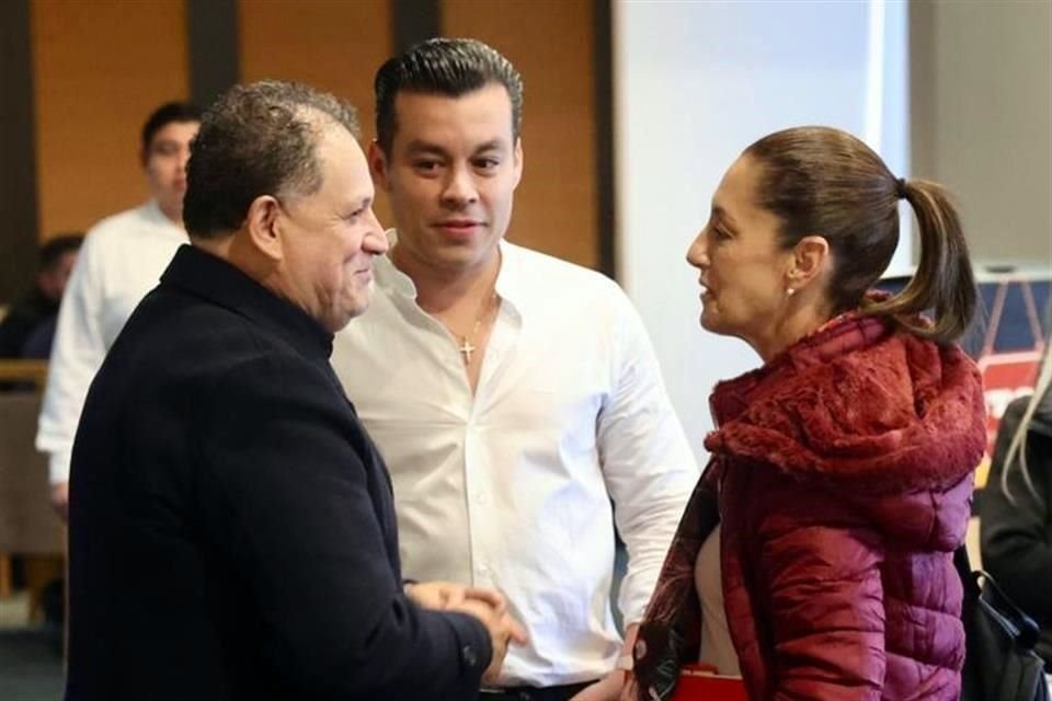 La aspirante presidencial por Morena, Claudia Sheinbaum, se reunió con simpatizantes en la Ciudad.