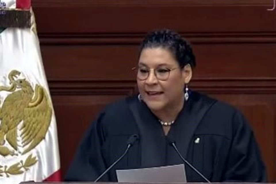 La Ministra Lenia Batres pidió a la Suprema Corte reducir su sueldo. 