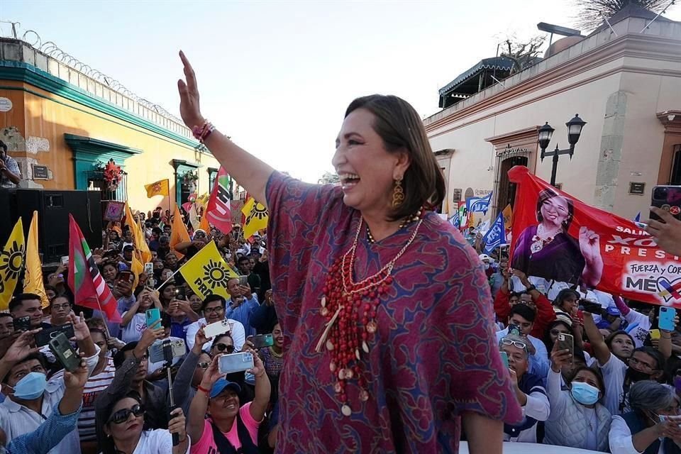 Xóchitl Gálvez de gira en la capital de Oaxaca.