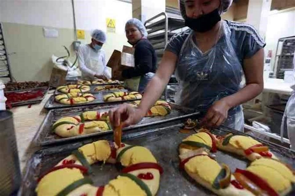 En tiendas departamentales como Bodega Aurrerá, una rosca tradicional de 1 kilo se vende a un precio de 269 pesos.