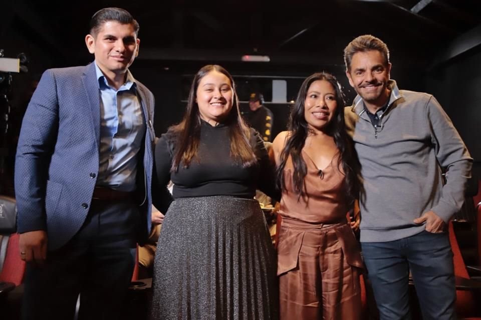 En el estreno de 'Radical', Eugenio Derbez y Yalitza Aparicio dijeron estar a favor de que se mejore el sistema educativo en México.