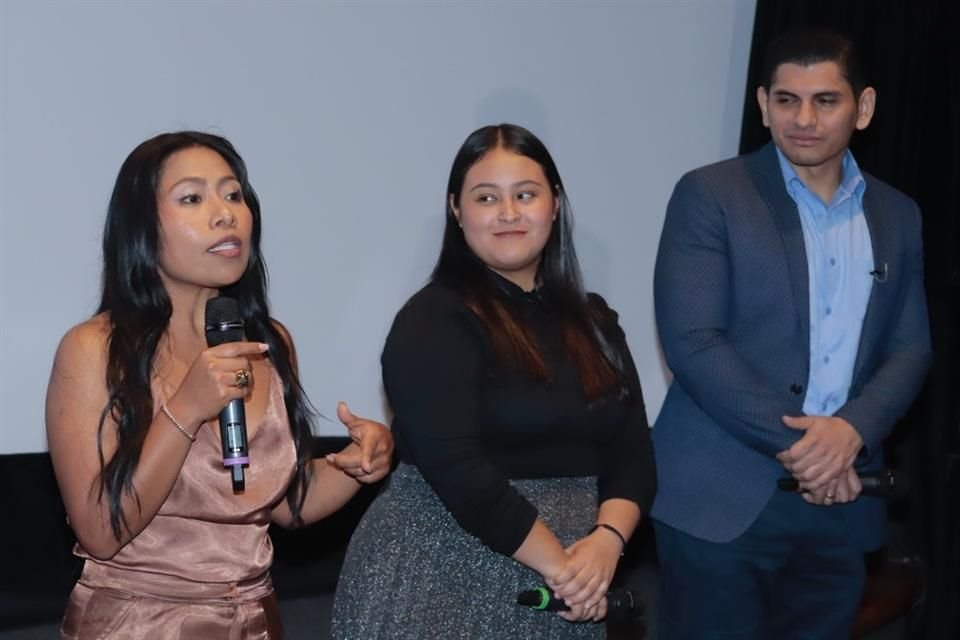 El maestro Sergio Juárez y la joven Paloma Noyola asistieron a la presentación.