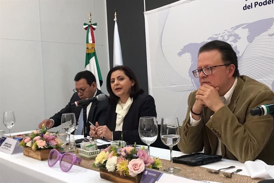 En el encuentro con medios no estuvieron los magistrados Reyes Roddríguez ni Janine Otálora.