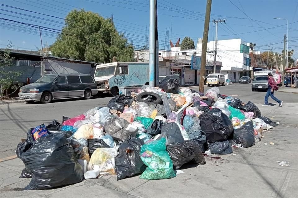 La empresa contratada para la recolección de basura por parte de la alcaldía, terminó su contrato el día 31 de diciembre, sin que se previera un plan alternativo.