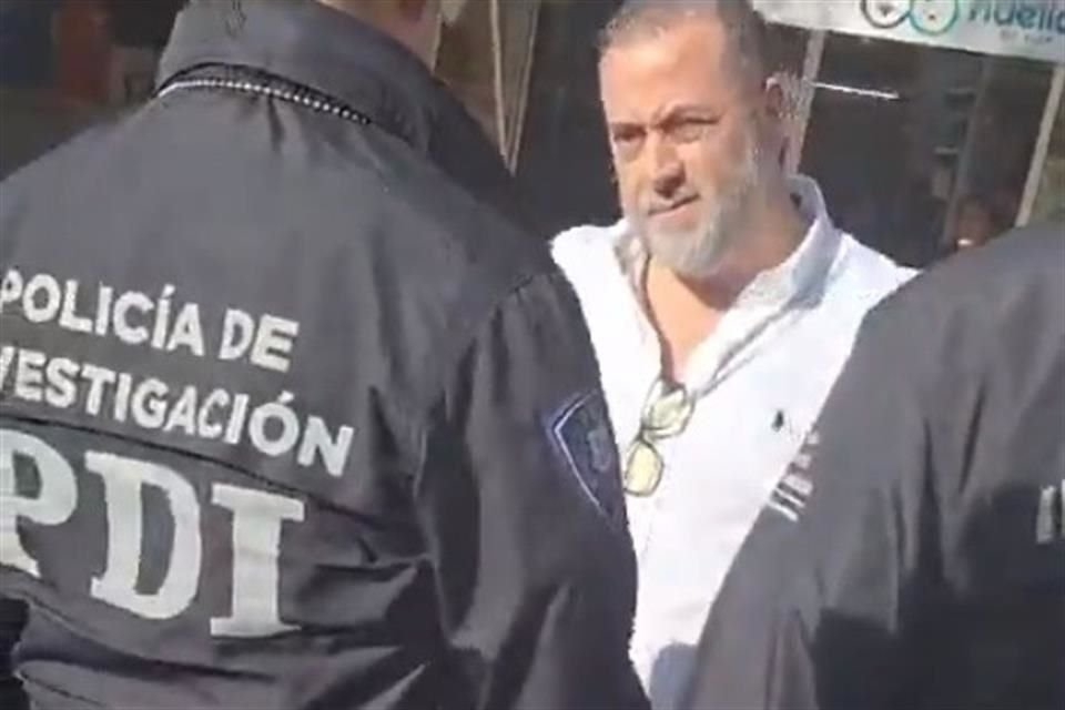 El secretario general del PRI en la Ciudad de México, Tonatiuh González, fue detenido por elementos de la Fiscalía General de Justicia.