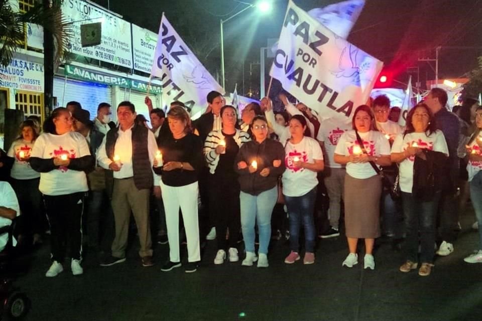 Habitantes, representantes de grupos sociales y políticos de Cuautla, Morelos, realizaron una 'marcha por la paz', ante ola de violencia en la ciudad.