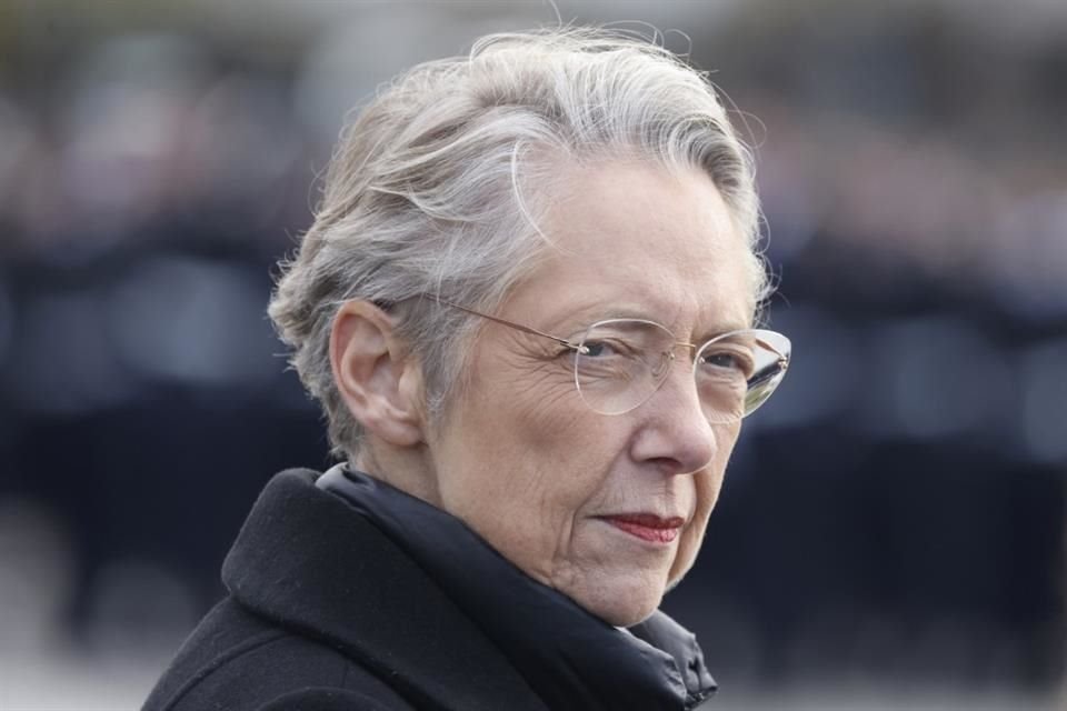 La Primera Ministra francesa, Elisabeth Borne, durante una ceremonia en el Arco del Triunfo, el 11 de noviembre del 2023.