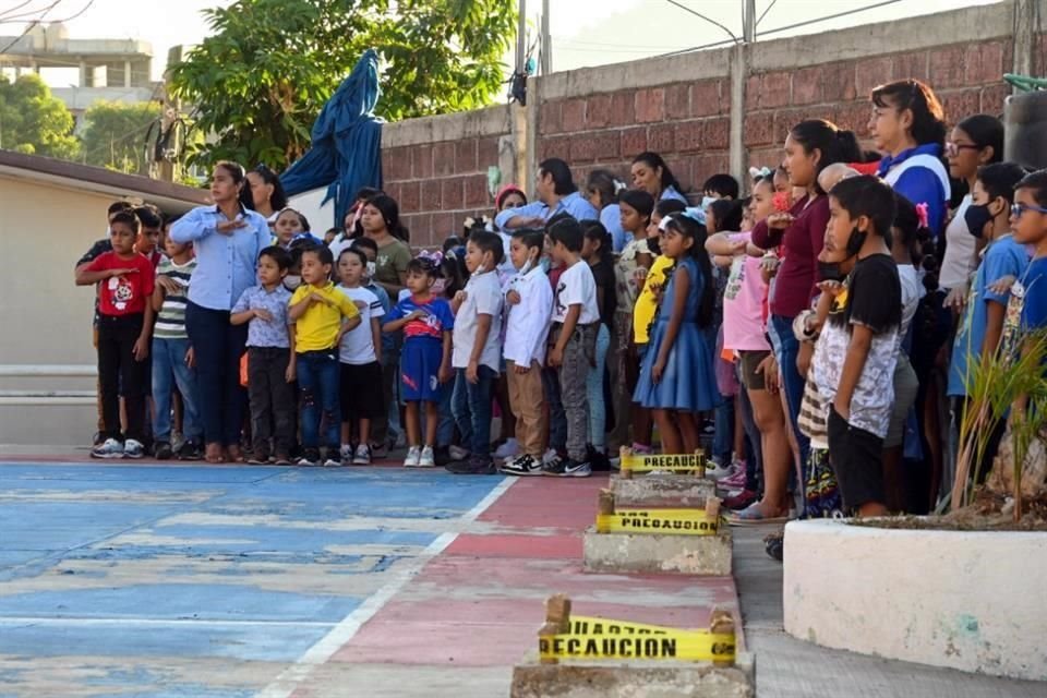 En la primaria Ricardo Flores Magón, la infraestructura no está del todo repuesta.